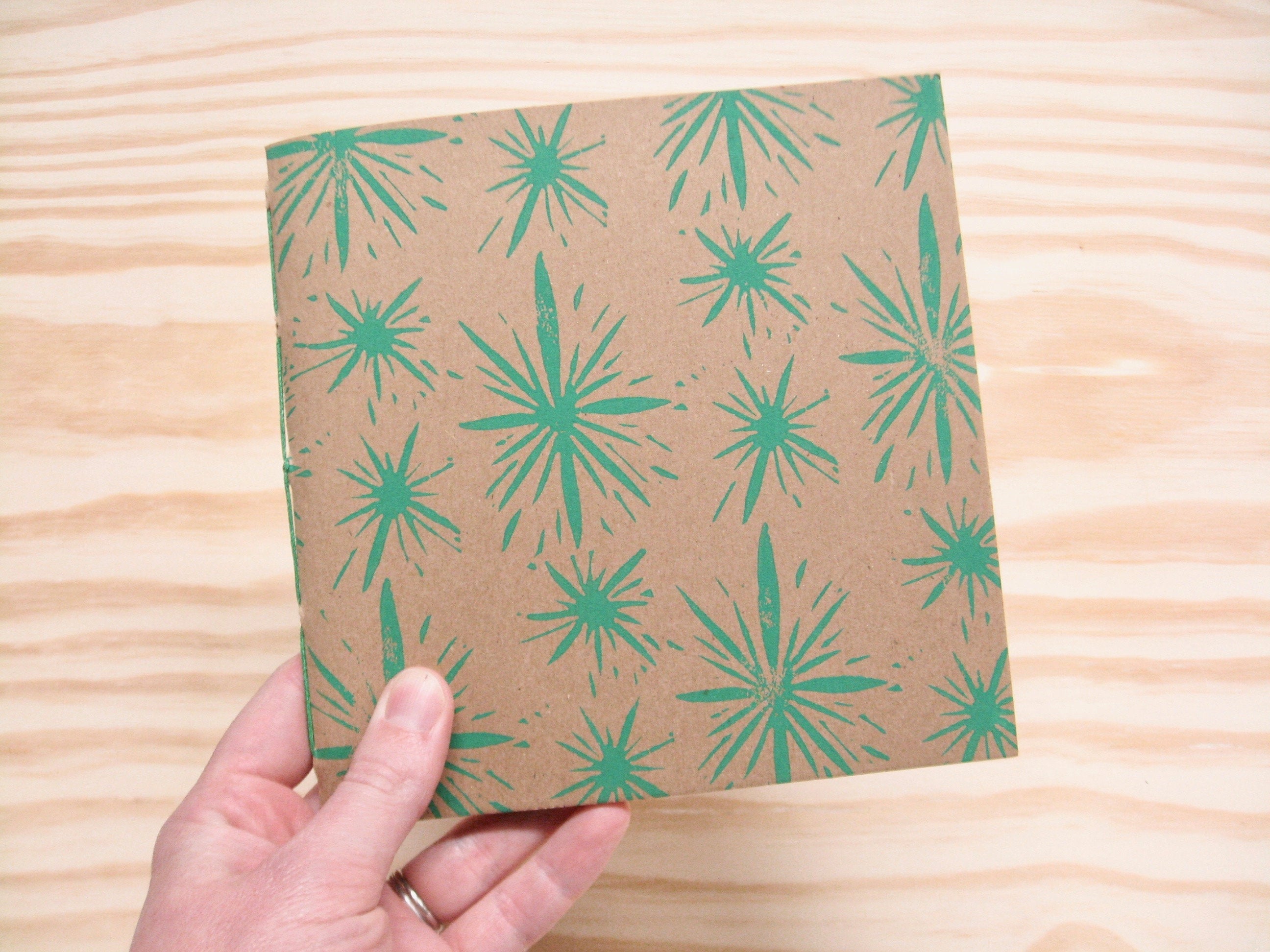 Lemuette  Green Starburst Square Sketchbook Journal